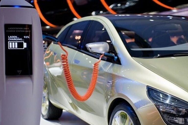 موج جدید در بازار خودورها: وداع با نظارت قیمت‌گذاری بر اتومبیل‌های الکتریکی