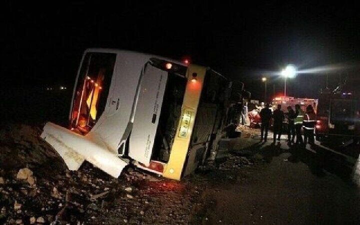واژگونی دلخراش اتوبوس در مسیر کاشان به نطنز: حادثه‌ای که نفس‌ها را در سینه حبس کرد!