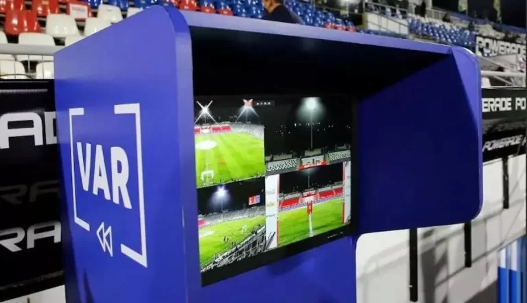 بدون فناوری VAR، فوتبال ایران به میدانهای خود بازمی‌گردد: نگاهی به وضع تکنولوژی فصل آینده