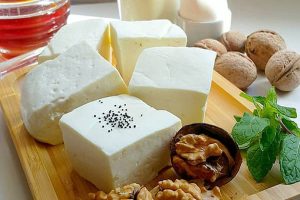 چهار خطر نهفته در پشت دیوار پنیر: مصرف زیاد و عواقب آن!