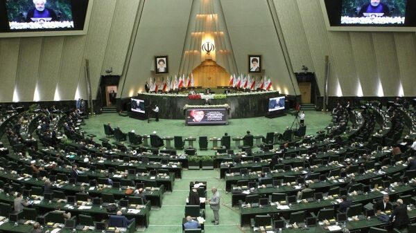 گالری اختصاصی: لحظات تاریخی از پایان نخستین دوره مجلس شورای اسلامی، بازخوانی یک رویداد ماندگار ۴۰ سال پیش!
