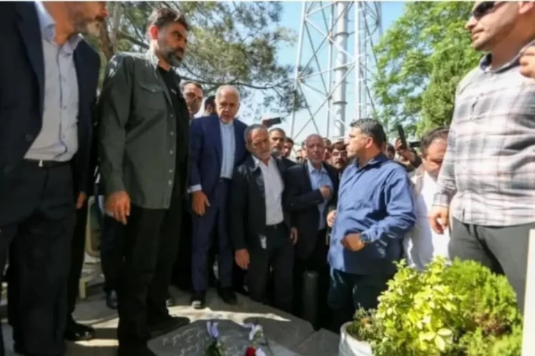 پزشکیان و ظریف در مراسم یادبود: ارج نهادن به خاطره جان‌باختگان آسمانی در اصفهان