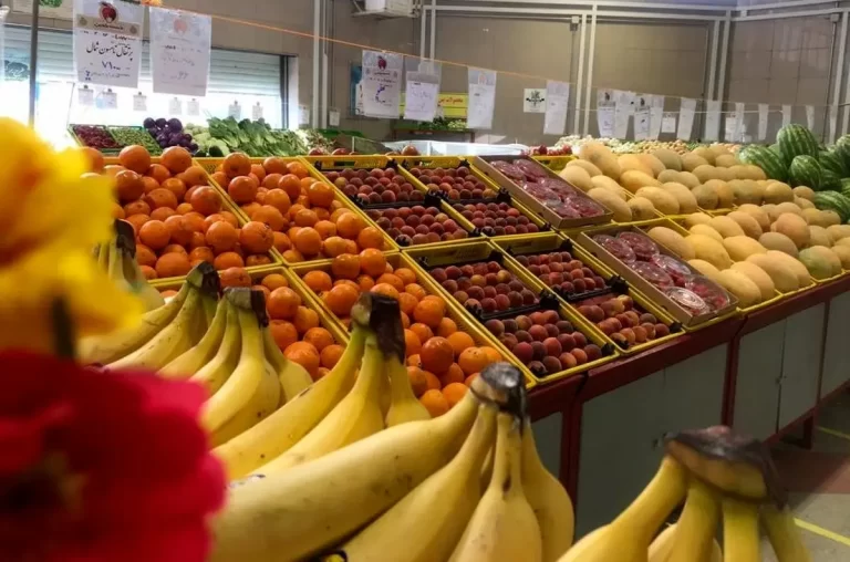 بازار میوه تحت تسلط رونق فروش “نیم کیلویی” – تاکتیک جدید بازرگانان برای جلب مشتری!