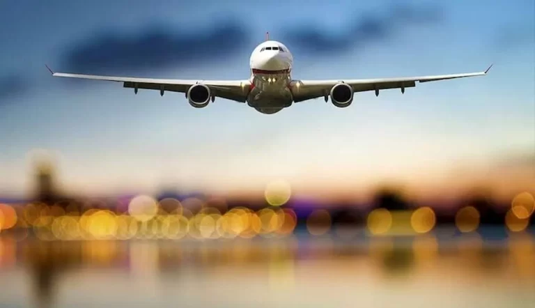 پرواز میان تهران و عشق‌آباد همچنان در زمین نشسته: اتصالات هوایی تعلیق شده!