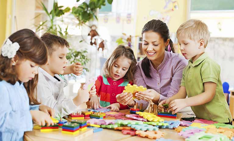 کاوشی هیجان‌انگیز در دنیای کلاس‌های تابستونی: فواید و چالش‌ها