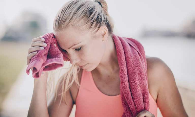 رازهای تعریق: چرا کودکان و بزرگسالان عرق می‌کنند و چگونه آن را مهار کنیم؟