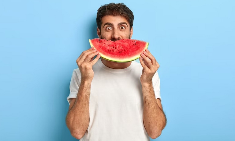 هشدار تغذیه‌ای: اگر جزو این دسته از افراد هستید، از خوردن هندوانه اجتناب کنید!