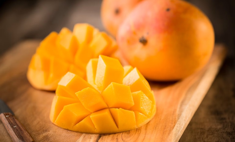 احتیاز به هشدار! مواد غذایی ممنوعه پس از نوش جان کردن انبه