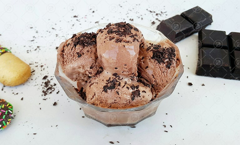 طرز تهیه بستنی شکلاتی خانگی با بافتی کرمی و لطیف مانند اسکوپ اصیل!