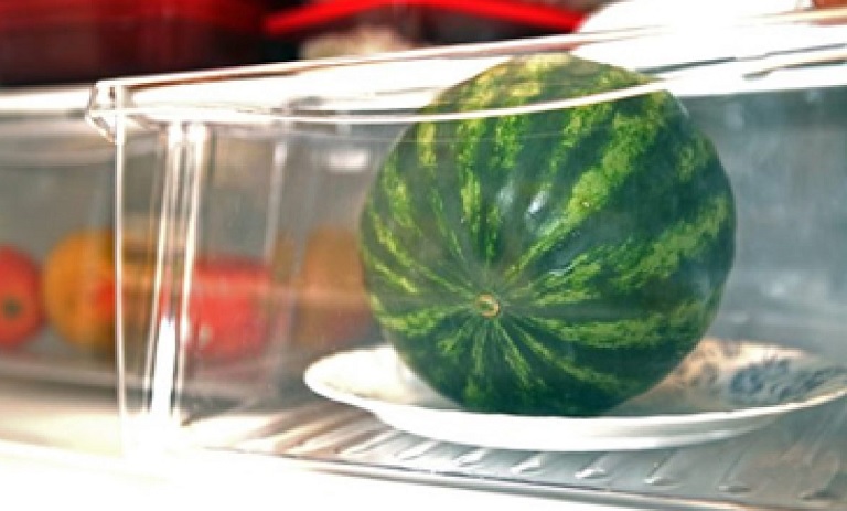 هشدار خوراکی: ۸ میوه‌ای که نباید از یخچال جای خوابشان کنید!