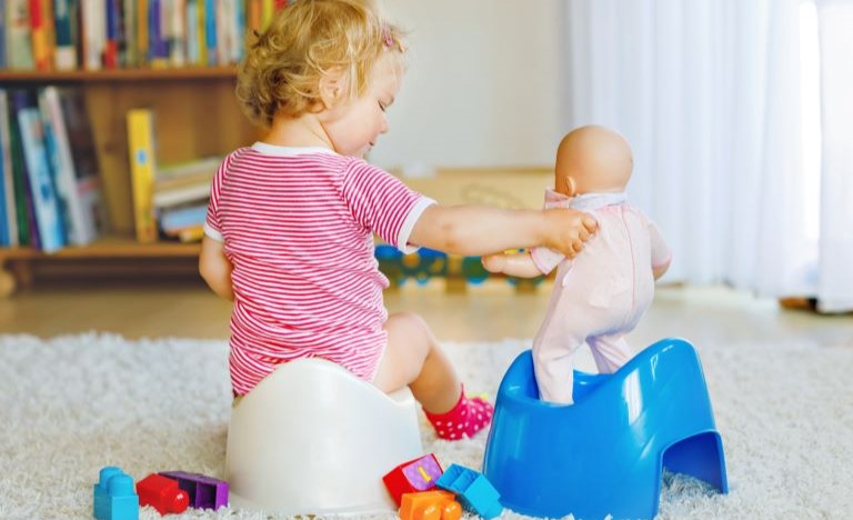 زمان مناسب برای خداحافظی با پوشک: 7 نشانه کلیدی آمادگی کودک