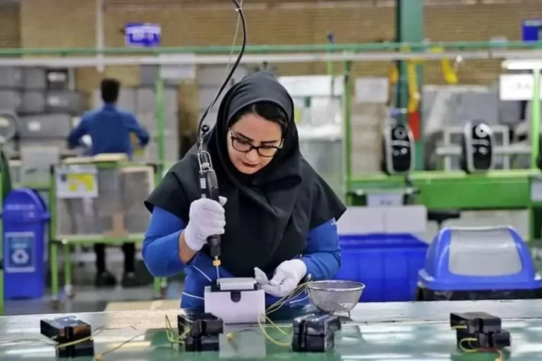 زنان در میدان نیروی کار: نگاهی به نقش پرقدرت 16 درصدی آن‌ها در اقتصاد
