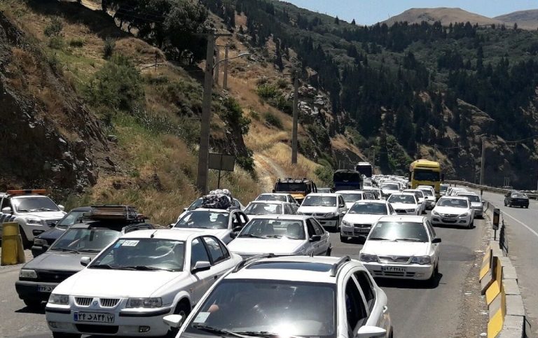 ترافیک میلیونی بر روی سرسبز ترین جاده ایران؛ جاده چالوس زیر فشار خودروها!