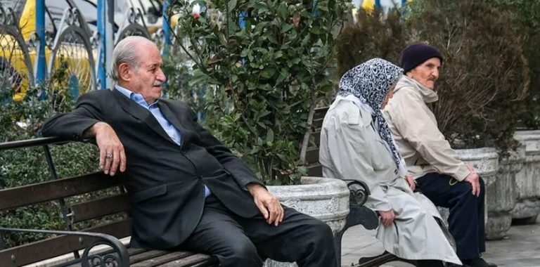 خبر داغ برای بازنشستگان: حقوق خرداد ماه بانک سپه در راه است!