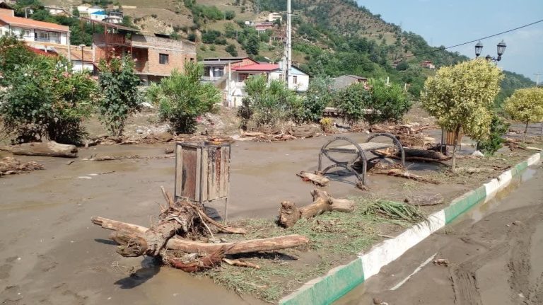 طوفان خروشان سوادکوه، نفس زندگی را از یک ساکن پرپر کرد