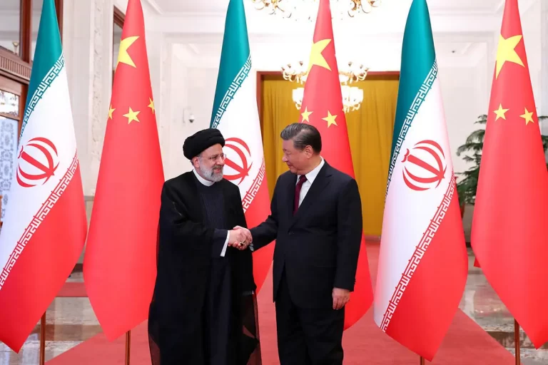 روزنامه جمهوری اسلامی به موضع‌گیری چین در قبال جزایر ایرانی زخم زبان زد؛ سه سال سر دادن شعار و بی‌عملی دولت در برابر ادعاهای بی‌پایه