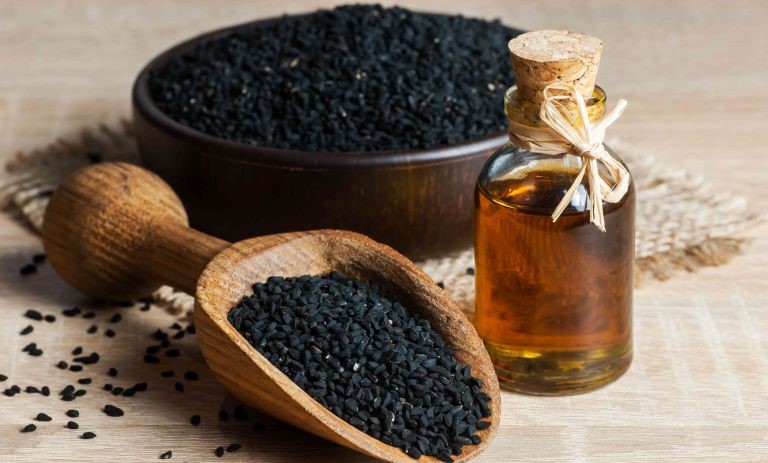 خواص بی‌نظیر روغن سیاه دانه برای درد مفاصل، پوست و مو!