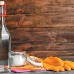 5 روش عالی برای تمیز کردن بطری‌های روغنی