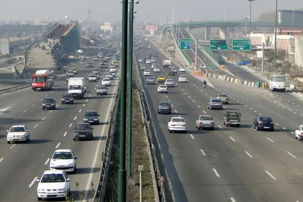 ترافیک شلوغ‌تر از هر روز دیگر، معابر تهران سرشار از خودروها