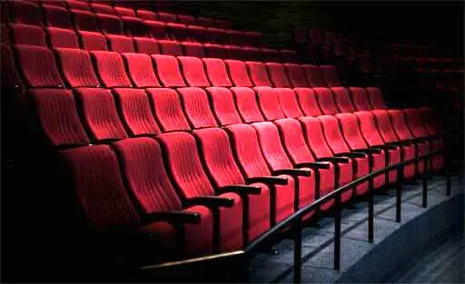 فرصتی محدود: چهار روز دیگر برای تمدید تئاتر کلاسیک گورکن