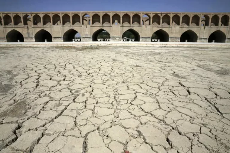 از زاینده رود تا کانون گرد و غبار: ماجراجویی ۲۰۰ کیلومتری