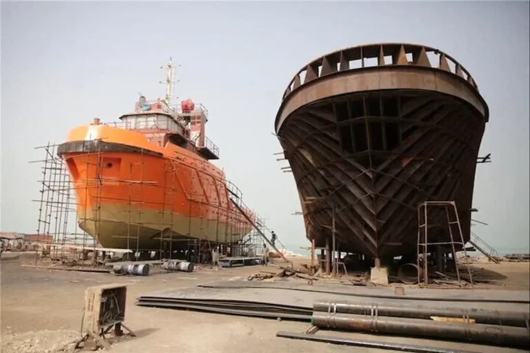 امضای قرارداد استراتژیک برای ساخت ۱۰ فروند ناو با قدرتمندترین کارگاه‌های ساخت کشتی داخلی