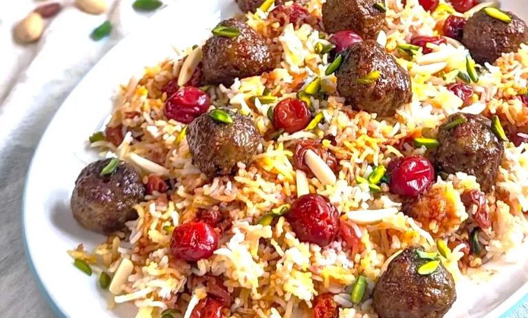 طرز تهیه آلبالو پلو با گوشت چرخ‌کرده (یک ناهار مجلسی)