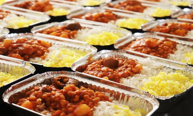 عاشقان غذای نذری محرم شدند! کی قیمه میل می‌کنید؟