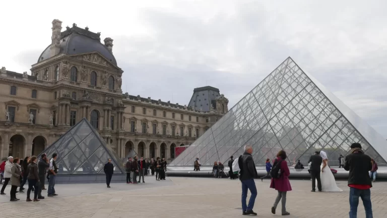 موزه لوور پاریس: میراث هنر و تاریخ