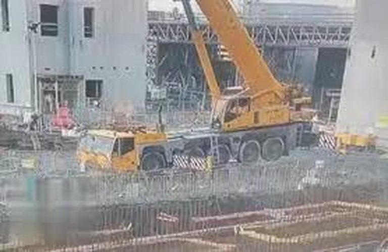 واقعیت تراژدیک، سقوط جرثقیل در چین: رخدادی که شش جان را گرفت! همراه با فیلم ضبط شده از حادثه.