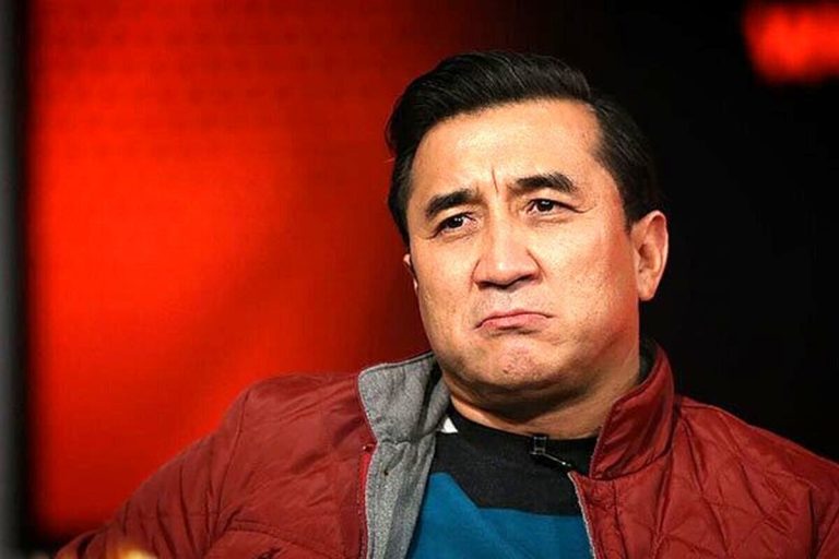 «مقاومت خداداد عزیزی در برابر «خان» ها/ از سکوت خودداری می‌کنم و انتقادهایم شدیدتر خواهد شد!»