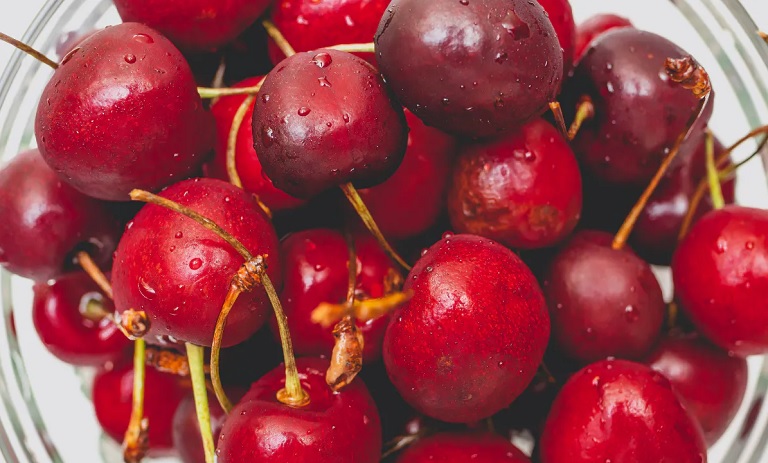 ۵ خوراکی که هرگز به همراه گیلاس نخورید!