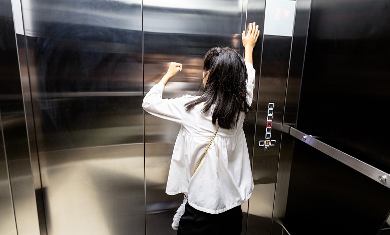 3 حرکت شگفت‌انگیز برای انتشار از آسانسور فرو رفته‌ایم!