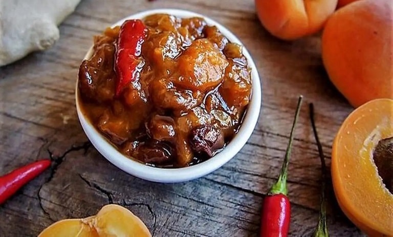 طرز تهیه ترشی زردآلو با رب انار؛ لذت یک منحصر به فرد