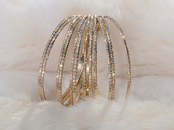 راز خواب النگوی طلا برای دختر مجرد: آیا زندگی توانایی تحقق رویاهای ما را دارد؟ – ترجمه و تفسیر این رمز در دست خودم و ابن سیرین و امام صادق