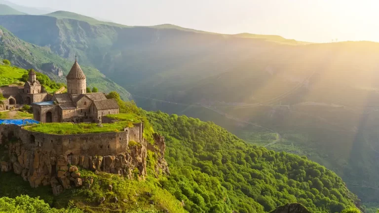 سفر به سرزمین زیبای ارمنستان: راهنمایی جذاب برای مسافران علاقمند