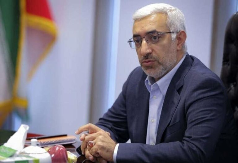 عشقی زیبا: حمله عاطفی یک کارمند بورس به استعفا