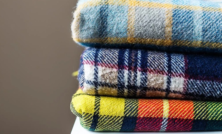 9 روش جذاب برای شستن پتو پشمی خود در خانه