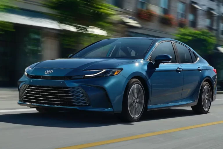 آیا تویوتا کمری ۲۰۲۴ می‌تواند به پرفروش‌ترین سدان ایران تبدیل شود؟ بررسی کامل این خودرو محبوب جهانی