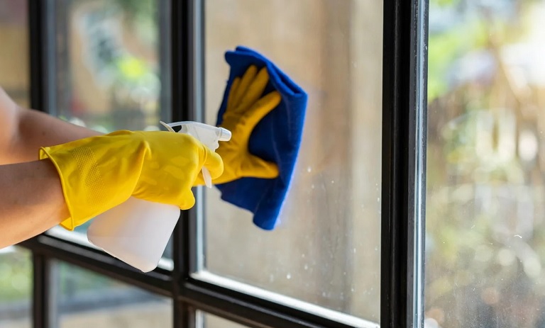 
راز تمیز کردن شیشه ها با روش های خانگی و طبیعی
با این راه ها، شیشه های خانگی را به راحتی پاک کنید
نکات جالب برای تمیز کردن شیشه ها به صورت طبیعی در خانه
