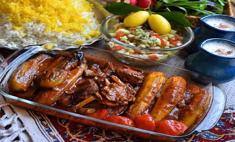 طعم خورش بادمجان رو به رویایی تبدیل کنید و از فوت و فن‌های خوشمزه‌تر آن لذت ببرید!