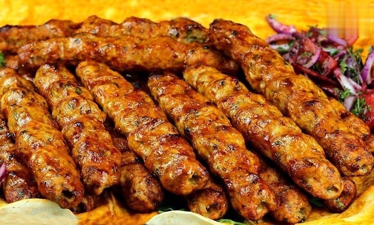 طرز تهیه کباب کوبیده مرغ در کمتر از چند دقیقه؛ یک طعم خوشمزه و سریع