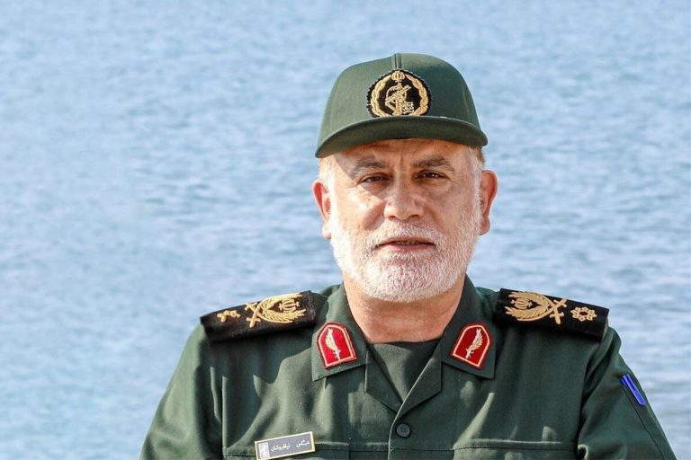 تشییع پیکر یک شهید برجسته در میدان امام حسین: لحظاتی از اعتزاز و افتخار + فیلم