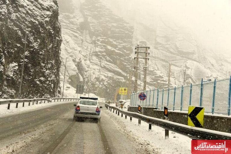 جاده چالوس رو به رو با زیبایی برف می‌آمد! تماشای ویدئوی جذاب از نخستین برف سال امسال