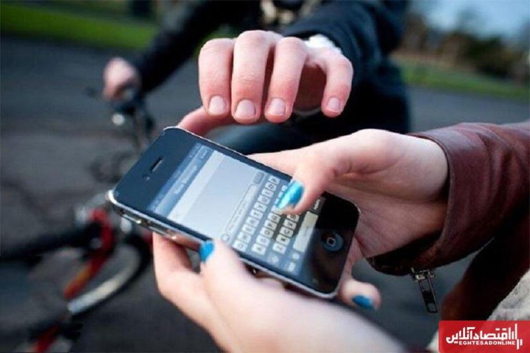 شهروند سناباد در اشک و غم بعد از دزدیده شدن گوشی اش