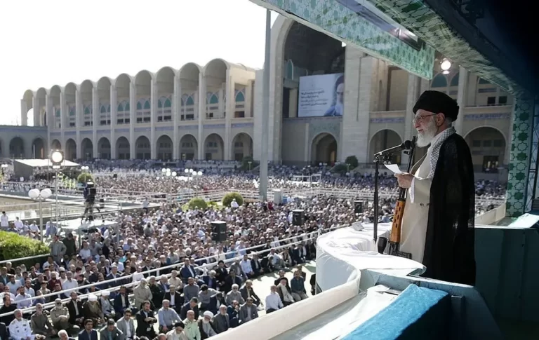 جذاب سازی: رمزگشایی از غایبی فرماندهان نظامی ایران در نماز جمعه با حضور رهبر انقلاب