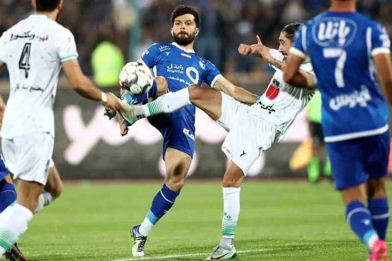 امروز نقل و انتقالات برترین بازی استقلال و ذوب آهن را از کدام شبکه می‌توانید زنده تماشا کنید؟