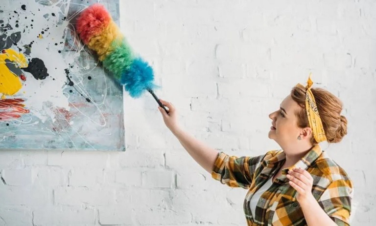 راه های خارق العاده برای جلوگیری از تخریب تابلوهای نقاشی در حین تمیز کردنشان