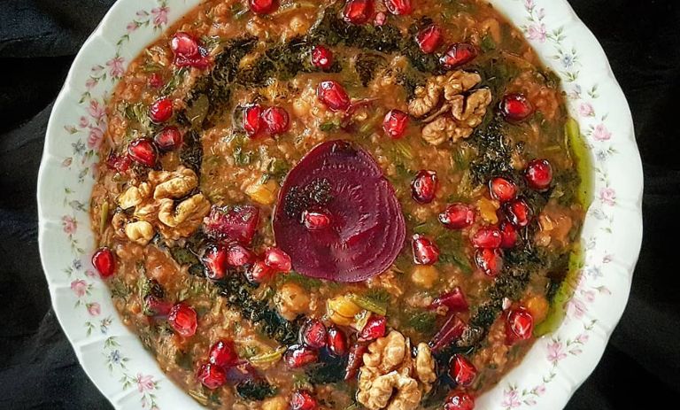 طرز تهیه آش انار شیرازی + نکات خوشمزه‌تر شدن