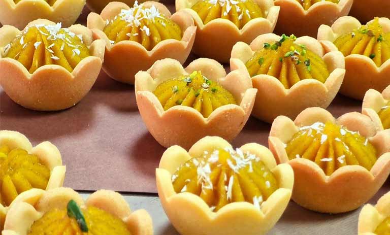 طرز تهیه تارت حلوا با حلوای سوهان؛ خوشمزه و مجلسی